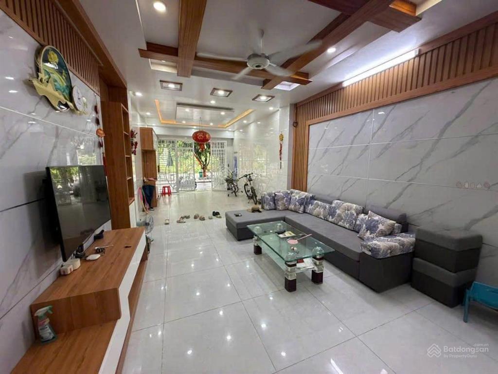 Cho thuê nhà khu phân lô văn cao, dt 90m2, 3 ngủ khép kín.