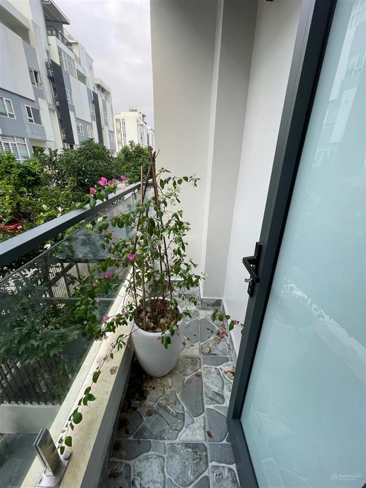 Cho thuê căn hộ cao cấp waterfront city, 1 phòng ngủ (35m²), có ban công.