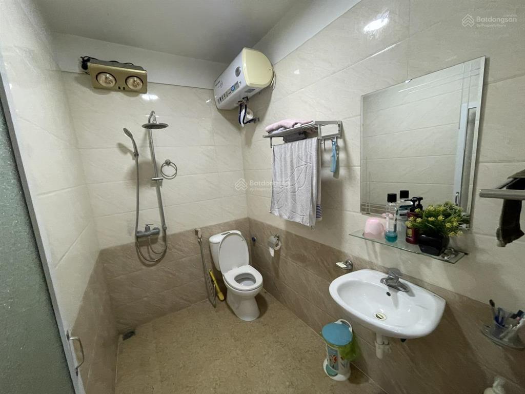 Cho thuê nguyên căn sân cổng phố văn cao, dt 90m2, 3 p.ngủ khép kín.