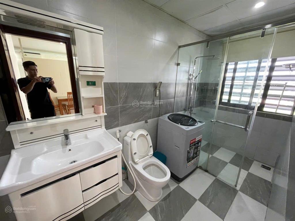 Cho thuê căn hộ waterfront city, 1 phòng ngủ rộng (40m²), có ban công thoáng.