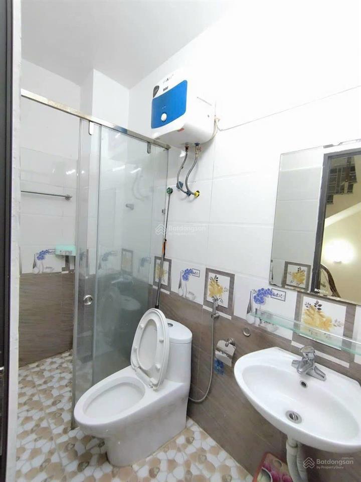 Cho thuê nhà nguyên căn phố văn cao, dt 50m², 5 phòng ngủ.