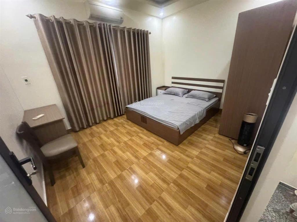 Cho thuê nhà nguyên căn phố văn cao, dt 50m², 5 phòng ngủ.