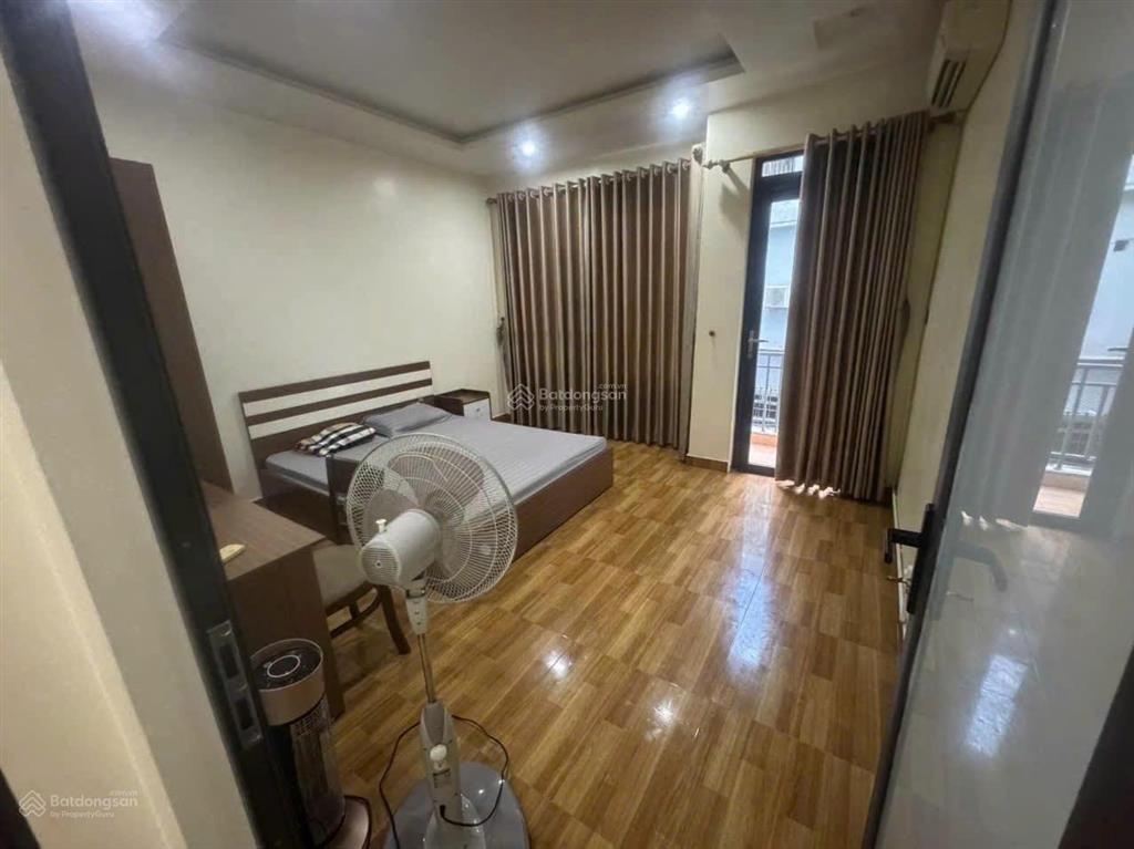 Cho thuê nhà nguyên căn phố văn cao, dt 50m², 5 phòng ngủ.