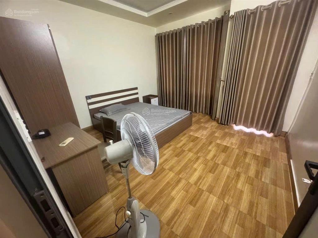Cho thuê nhà nguyên căn phố văn cao, dt 50m², 5 phòng ngủ.