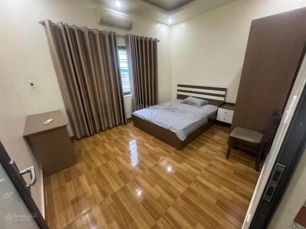 Cho thuê nhà nguyên căn phố văn cao, dt 50m², 5 phòng ngủ.