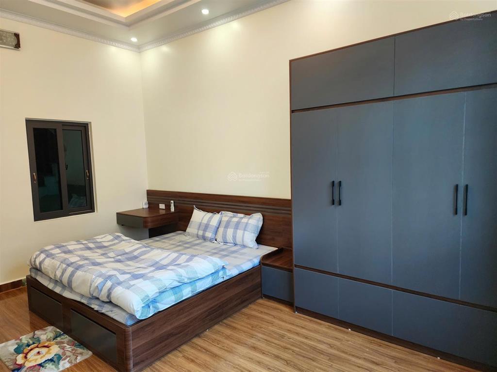 Cho thuê nhà mặt phố văn cao, dt 45m2, 4 phòng ngủ full đồ, vị trí đẹp.