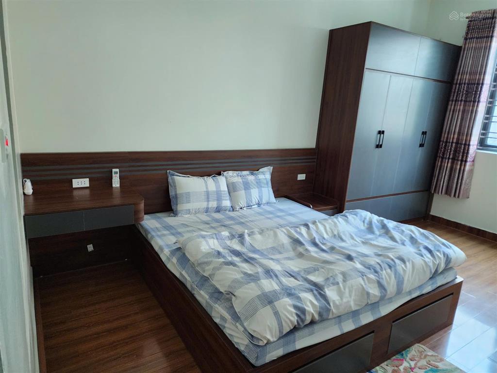Cho thuê nhà mặt phố văn cao, dt 45m2, 4 phòng ngủ full đồ, vị trí đẹp.