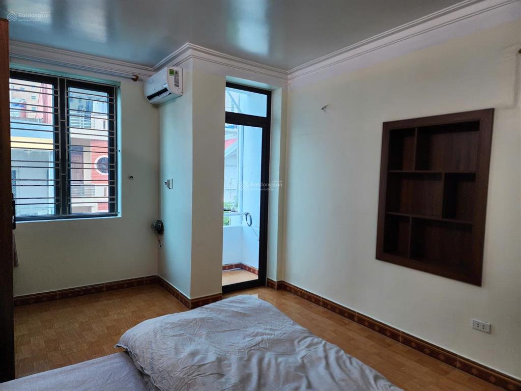 Cho thuê nhà mặt phố văn cao, dt 45m2, 4 phòng ngủ full đồ, vị trí đẹp.