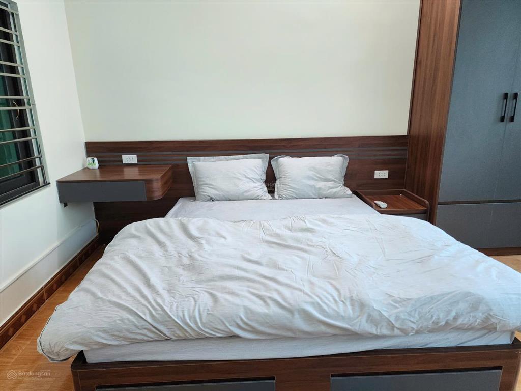 Cho thuê nhà mặt phố văn cao, dt 45m2, 4 phòng ngủ full đồ, vị trí đẹp.