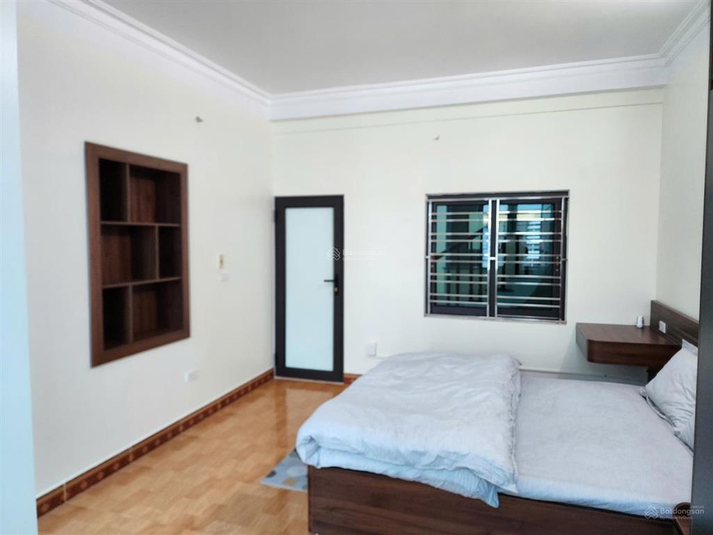 Cho thuê nhà mặt phố văn cao, dt 45m2, 4 phòng ngủ full đồ, vị trí đẹp.