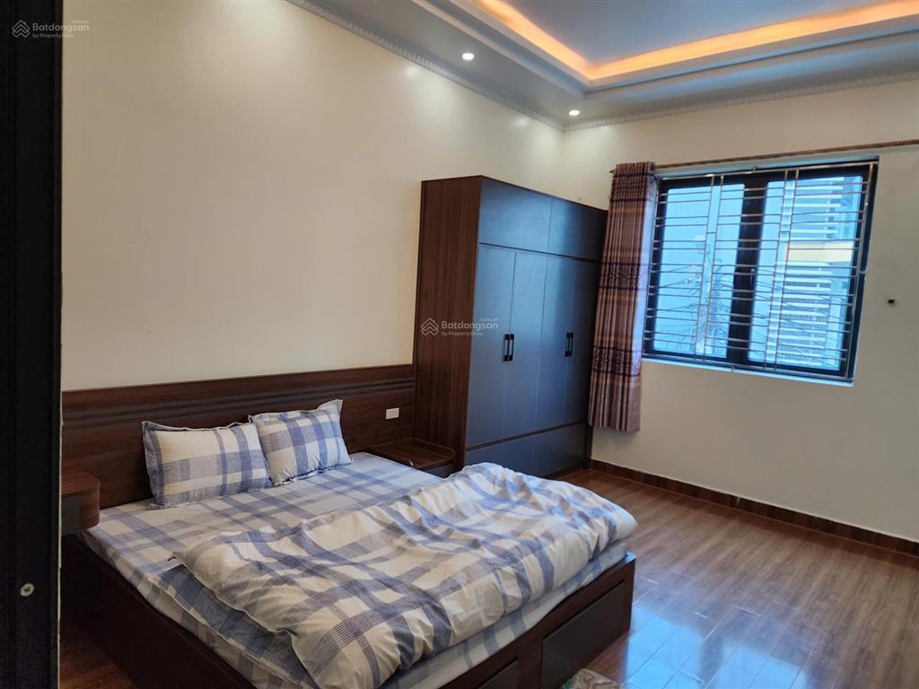 Cho thuê nhà mặt phố văn cao, dt 45m2, 4 phòng ngủ full đồ, vị trí đẹp.