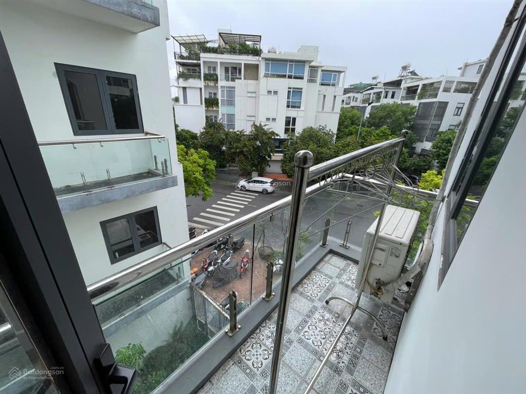 Cho thuê căn hộ 1 ngủ (35m2) waterfront city, có ban công thoáng.