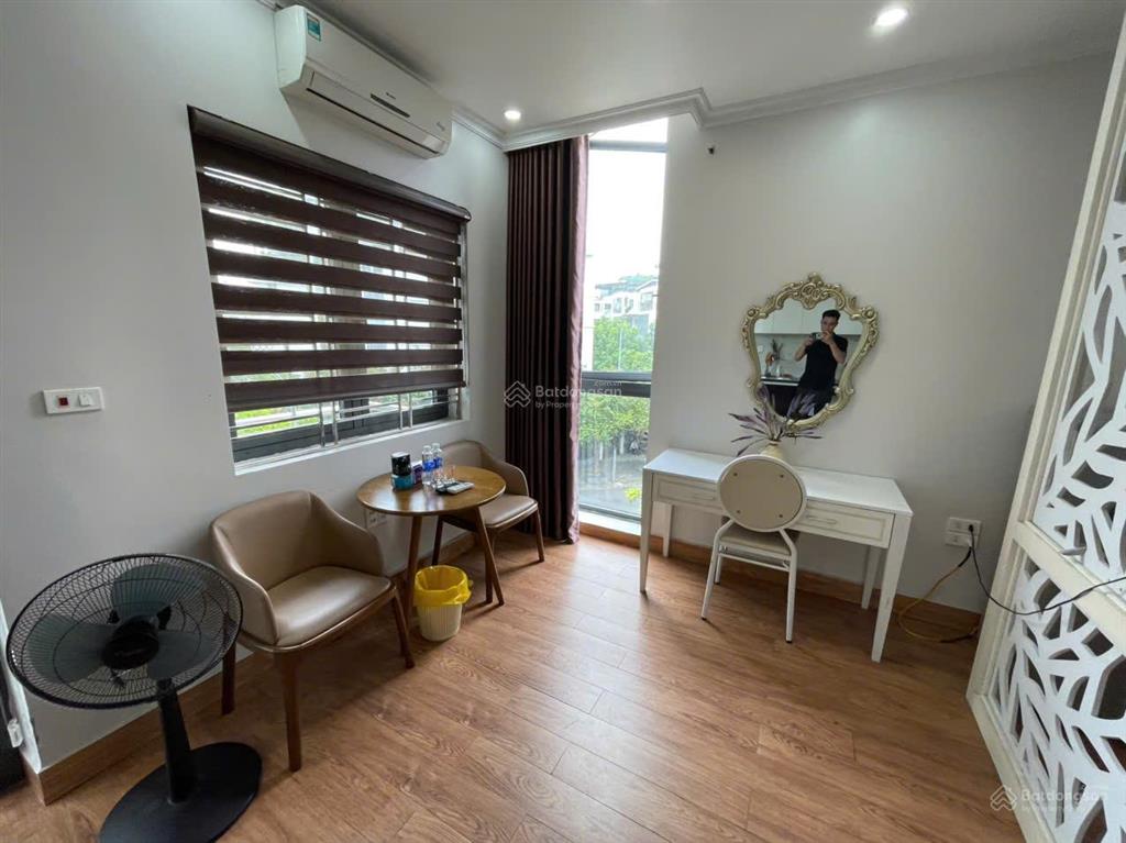 Cho thuê căn hộ 1 ngủ (35m2) waterfront city, có ban công thoáng.