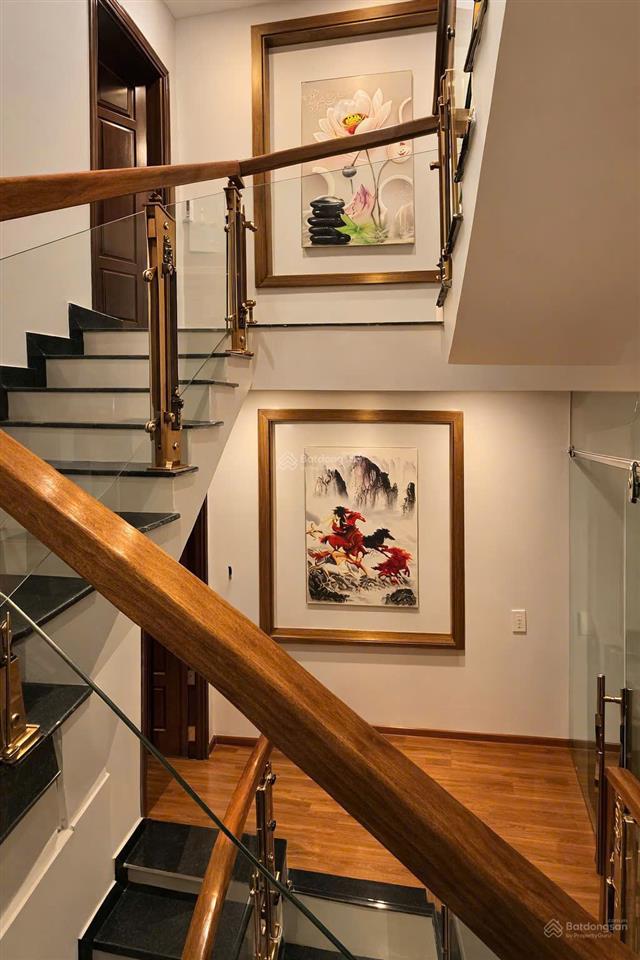 Cho thuê nhà khu phân lô văn cao, dt 90m2, 4 phòng ngủ full đồ.