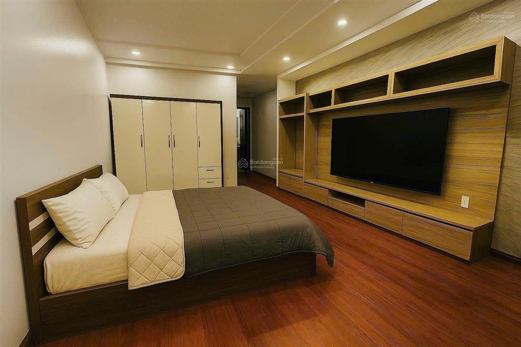 Cho thuê nhà khu phân lô văn cao, dt 90m2, 4 phòng ngủ full đồ.