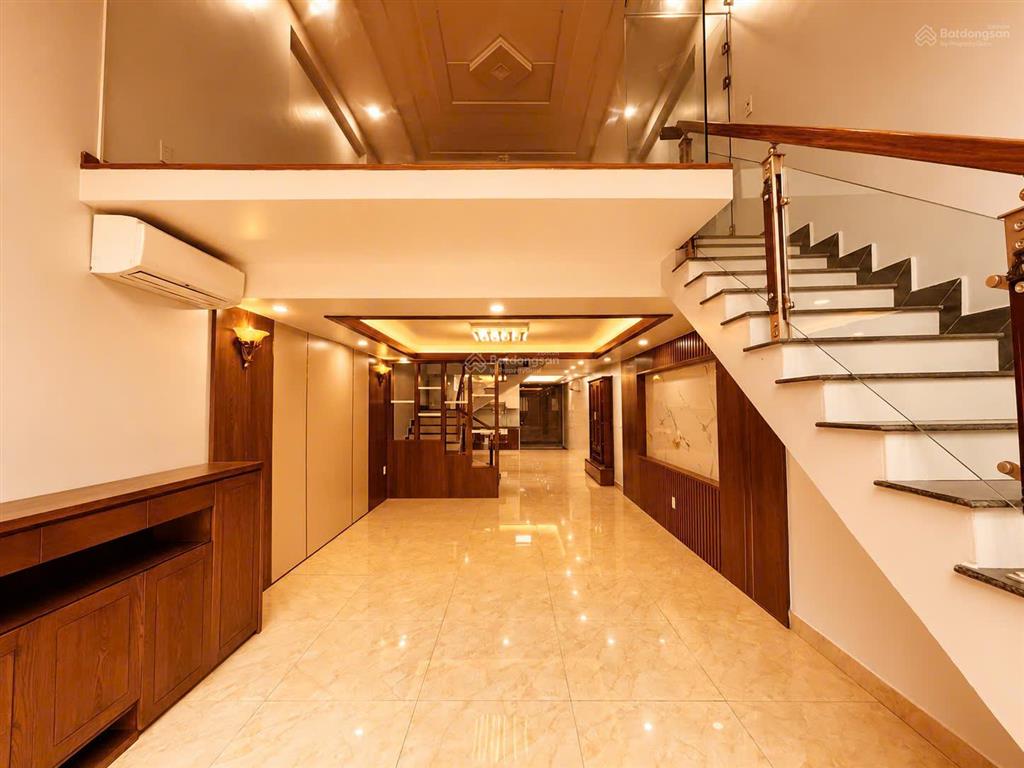 Cho thuê nhà khu phân lô văn cao, dt 90m2, 4 phòng ngủ full đồ.