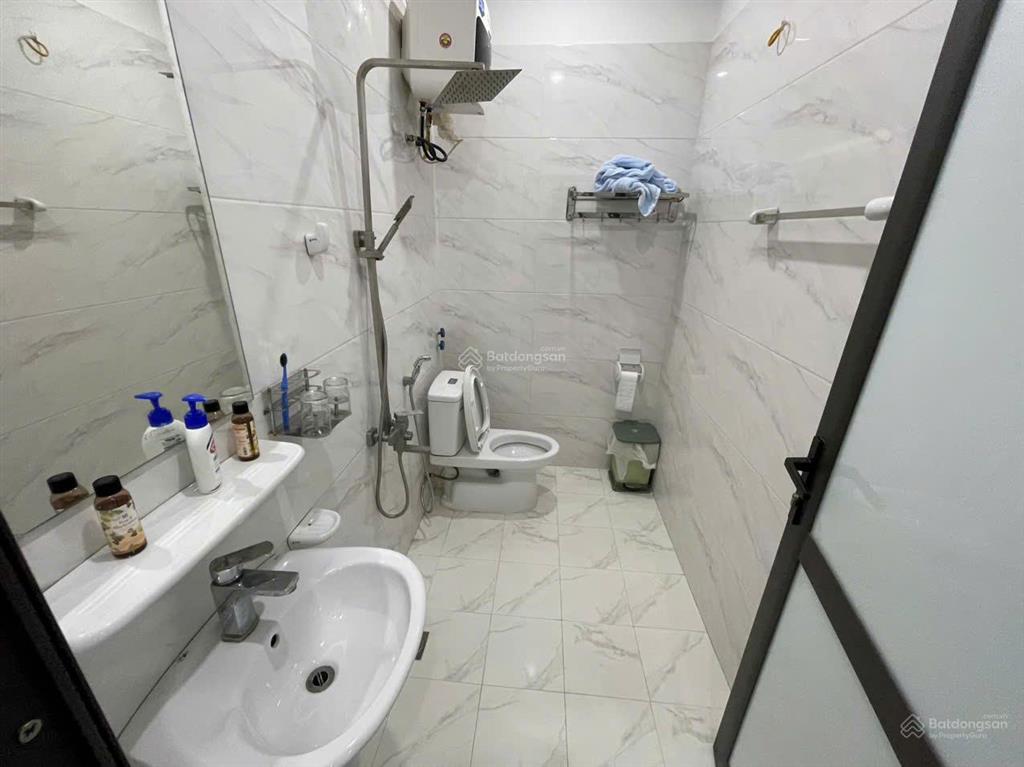 Cho thuê nguyên căn phố văn cao, dt 75m2, 5 p.ngủ khép kín.