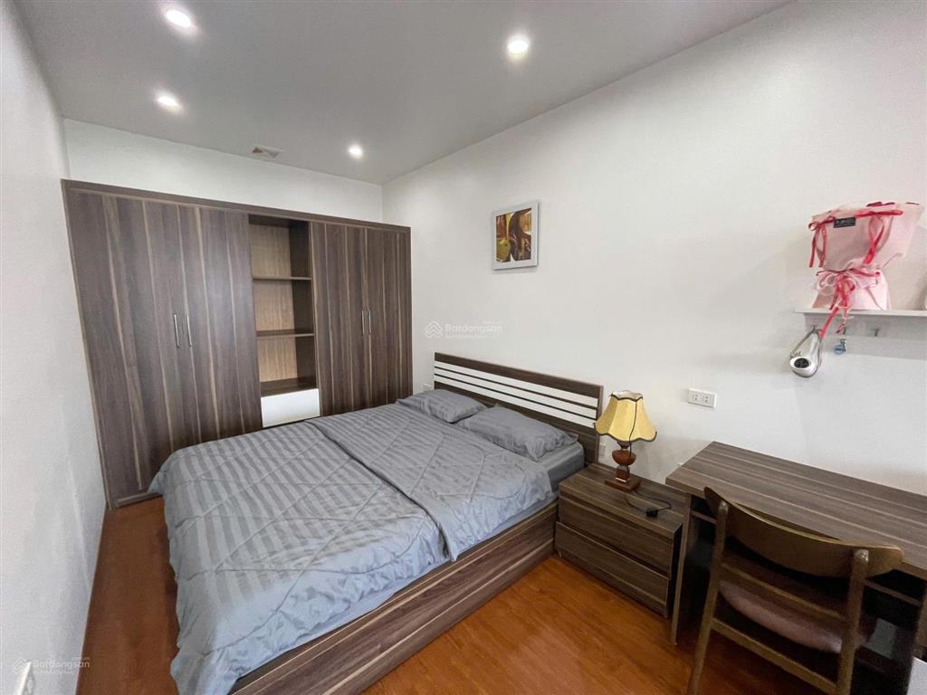 Cho thuê căn hộ dịch vụ 1 ngủ tách bếp (40m2) waterfront city.