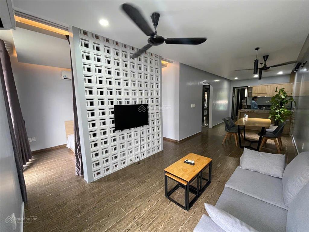 Cho thuê căn hộ dịch vụ 2 ngủ rộng waterfront city, dt 80m2.