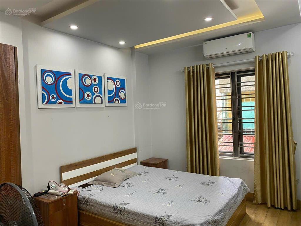 Cho thuê nhà nguyên căn phố văn cao, dt80m2, 5 ngủ khép kín.