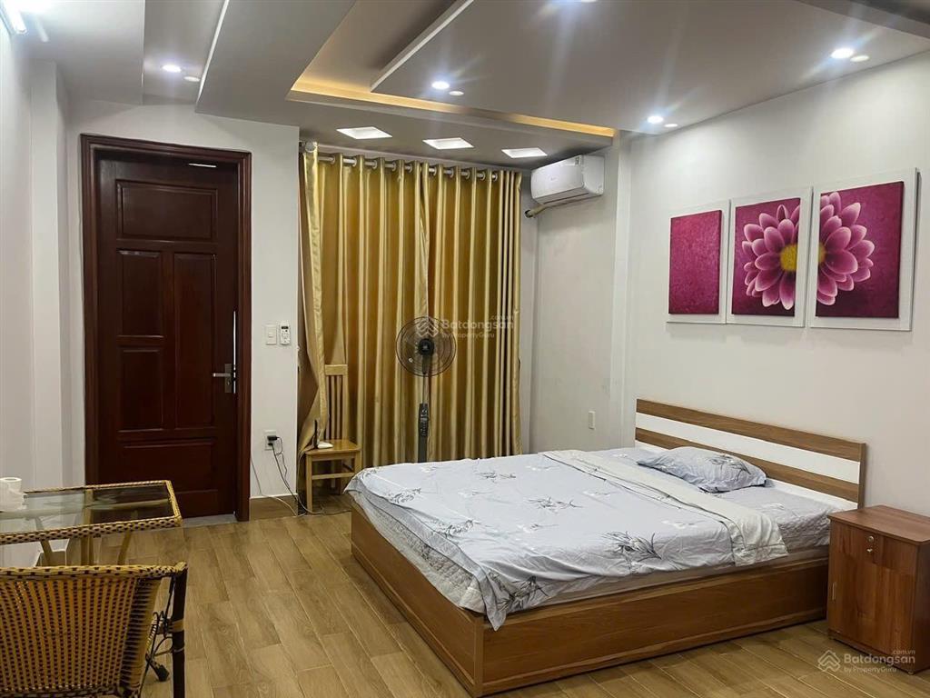 Cho thuê nhà nguyên căn phố văn cao, dt80m2, 5 ngủ khép kín.