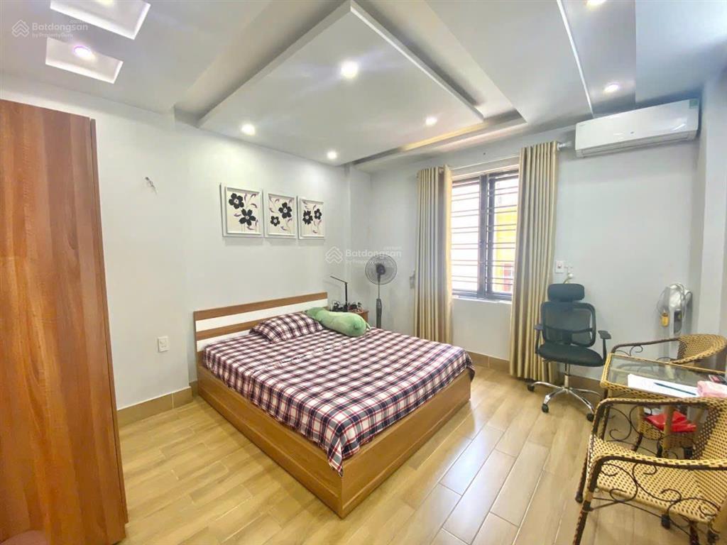 Cho thuê nhà nguyên căn phố văn cao, dt80m2, 5 ngủ khép kín.