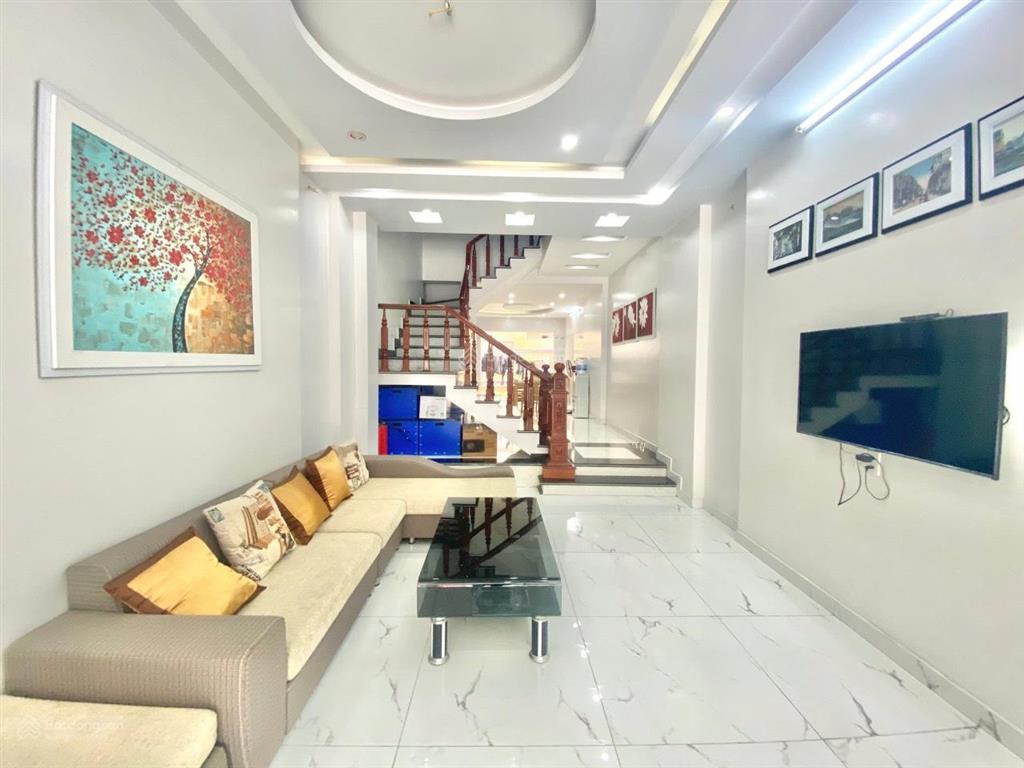Cho thuê nhà nguyên căn phố văn cao, dt80m2, 5 ngủ khép kín.