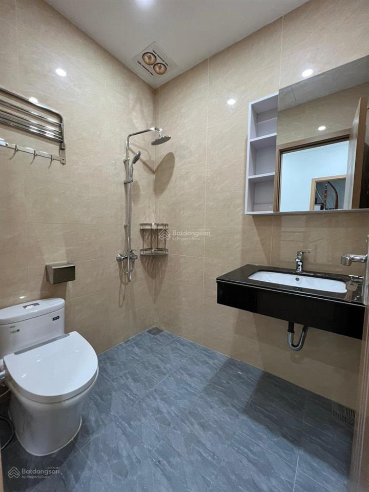 Cho thuê căn hộ dịch vụ 2 phòng ngủ rộng (70m2) vinhomes marina.