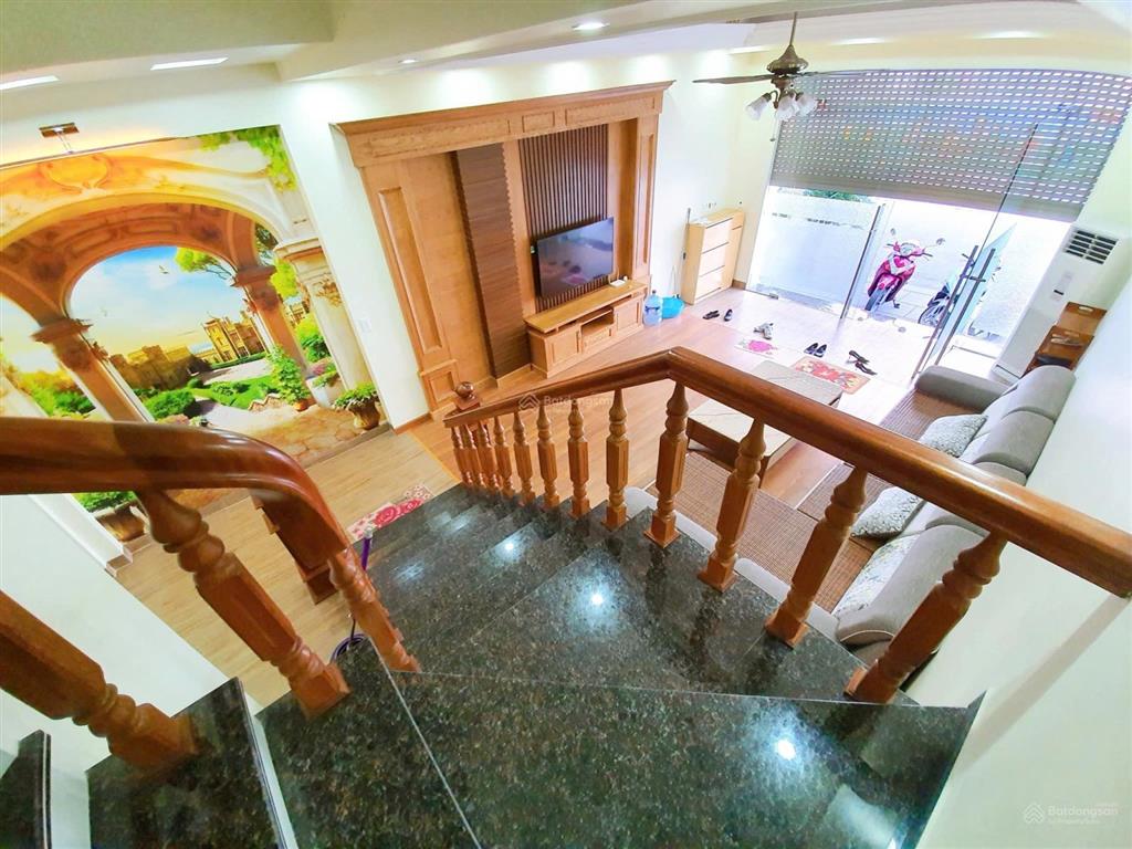 Cho thuê nhà nguyên căn phố văn cao, dt 80m2, 7 ngủ khép kín.