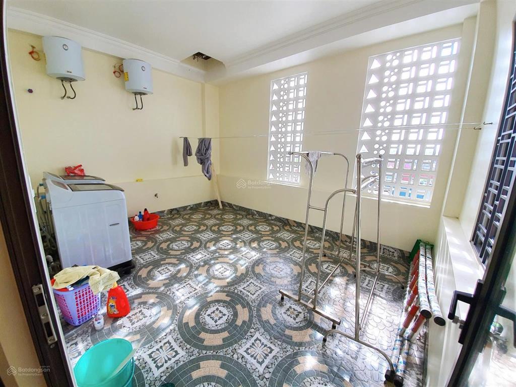 Cho thuê nhà nguyên căn phố văn cao, dt 80m2, 7 ngủ khép kín.