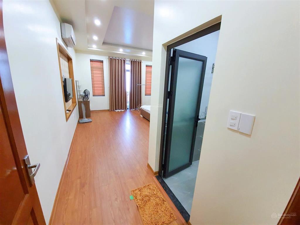 Cho thuê nhà nguyên căn phố văn cao, dt 80m2, 7 ngủ khép kín.