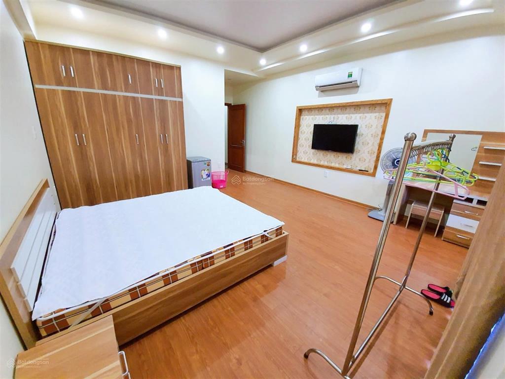 Cho thuê nhà nguyên căn phố văn cao, dt 80m2, 7 ngủ khép kín.