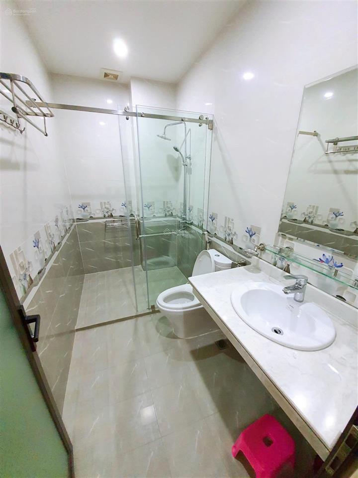 Cho thuê nhà nguyên căn phố văn cao, dt 80m2, 7 ngủ khép kín.