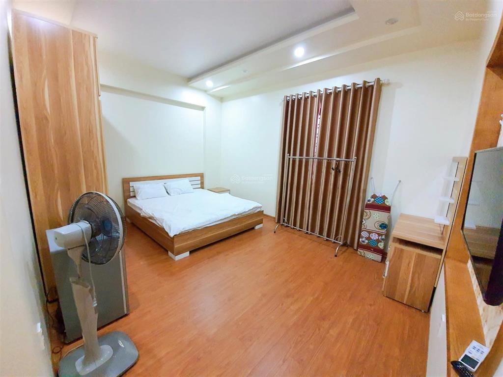 Cho thuê nhà nguyên căn phố văn cao, dt 80m2, 7 ngủ khép kín.