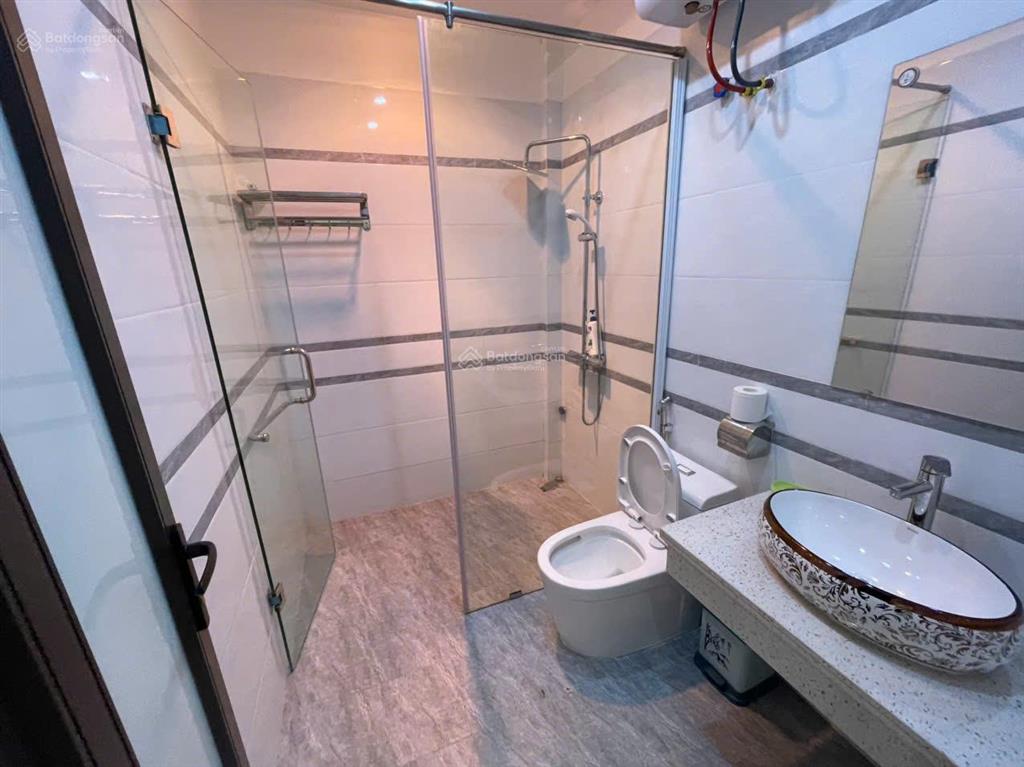 Cho thuê nhà phố văn cao, dt 60m2, 4 phòng ngủ, nội thất mới