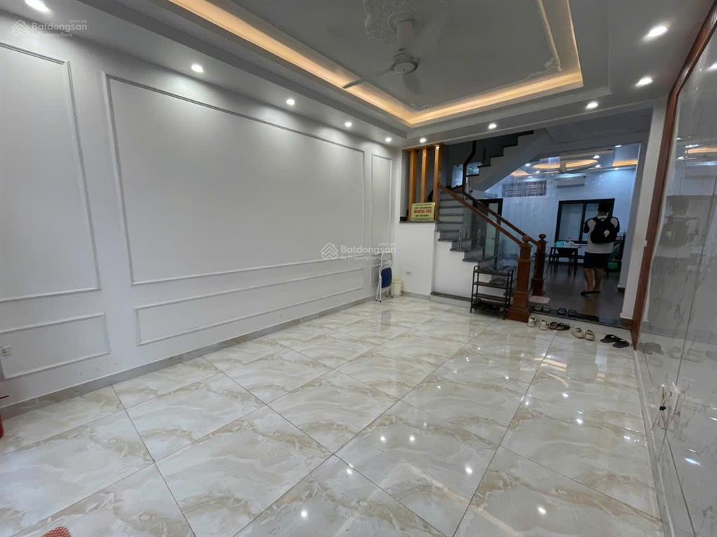 Cho thuê nhà phố văn cao, dt 60m2, 4 phòng ngủ, nội thất mới