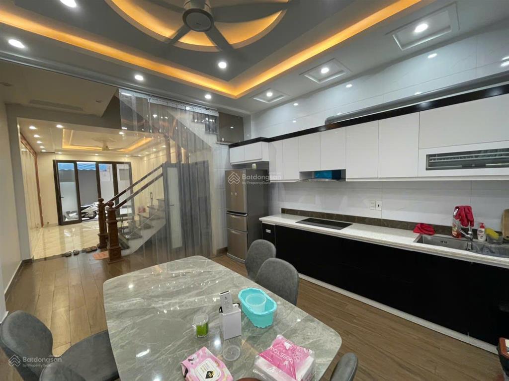 Cho thuê nhà phố văn cao, dt 60m2, 4 phòng ngủ, nội thất mới