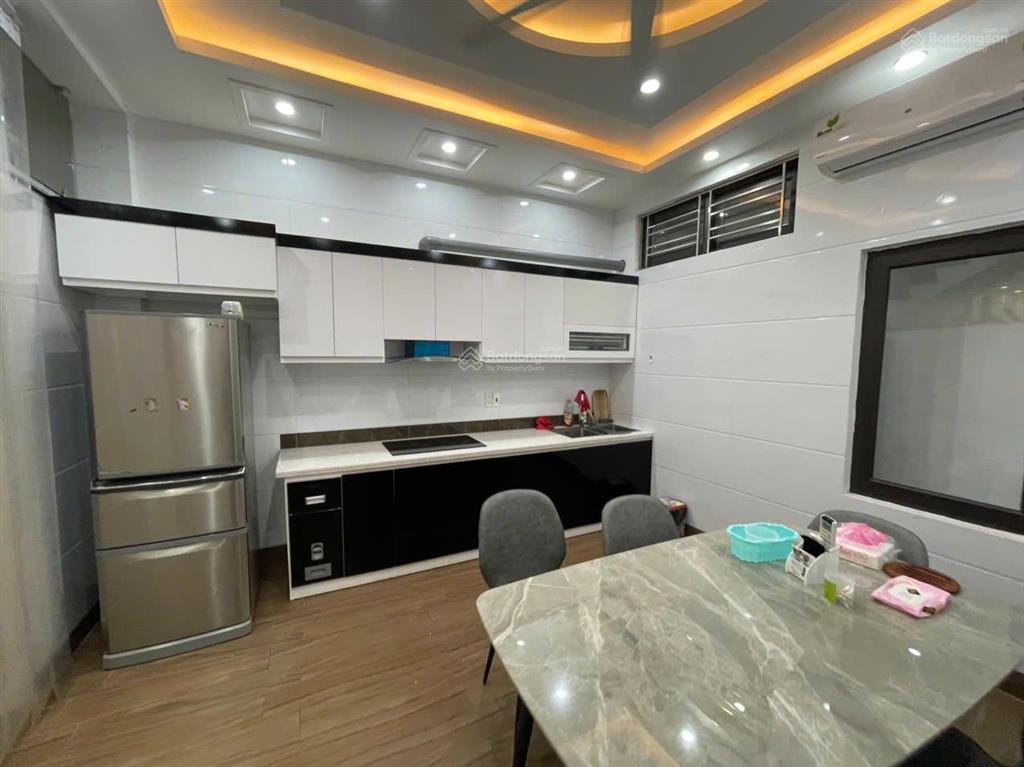 Cho thuê nhà phố văn cao, dt 60m2, 4 phòng ngủ, nội thất mới