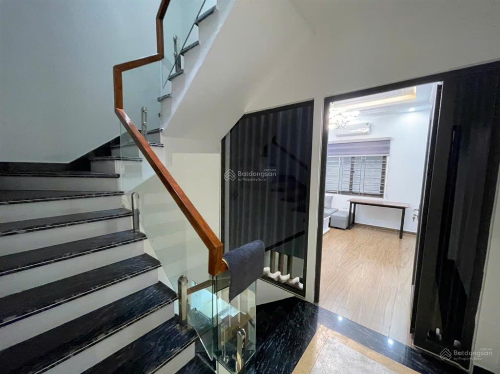 Cho thuê nhà phố văn cao, dt 60m2, 4 phòng ngủ, nội thất mới