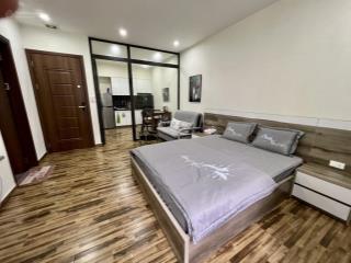 Cho thuê căn hộ dịch vụ 1 ngủ tách bếp (38m2) waterfront city.