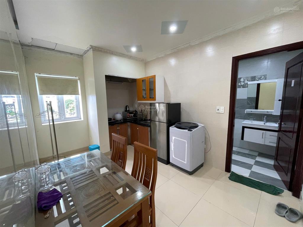 Cho thuê căn hộ dịch vụ 1 ngủ full đồ rộng (40m2) tại waterfront city.