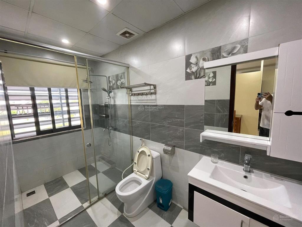 Cho thuê căn hộ dịch vụ 1 ngủ full đồ rộng (40m2) tại waterfront city.