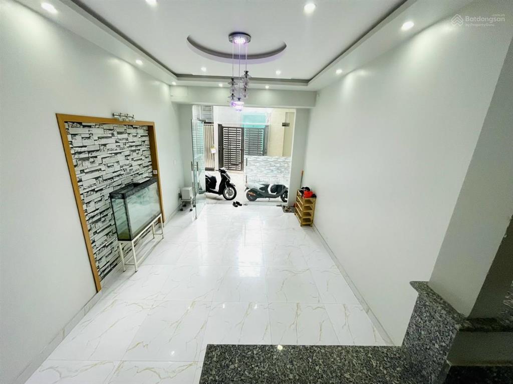 Cho thuê nhà nguyên căn phố văn cao, dt 55m2, 4 phòng ngủ full đồ.