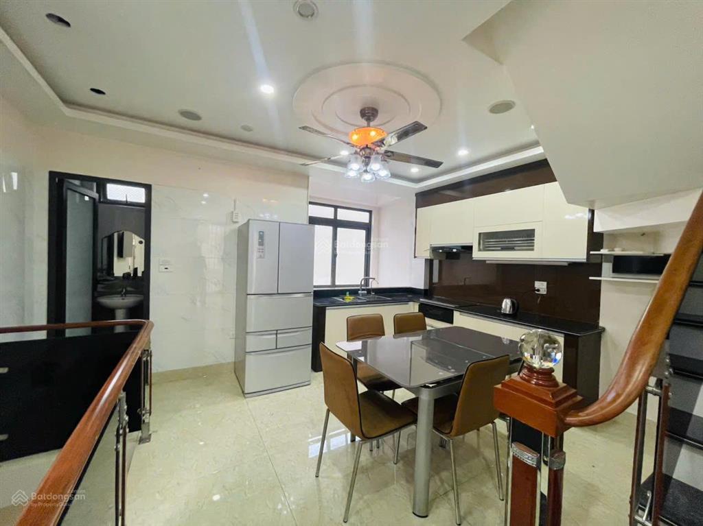 Cho thuê nhà khu phân lô văn cao, dt 45m2, 4 p.ngủ full đồ.