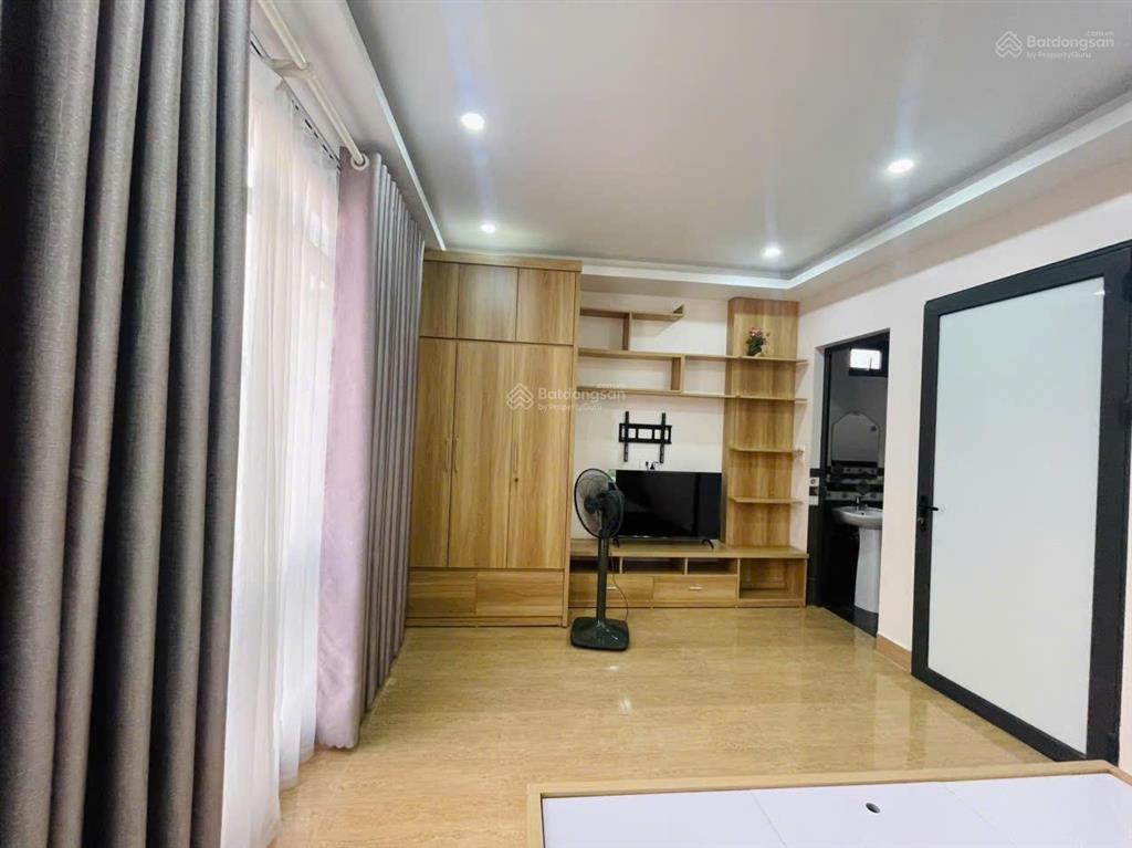 Cho thuê nhà khu phân lô văn cao, dt 45m2, 4 p.ngủ full đồ.