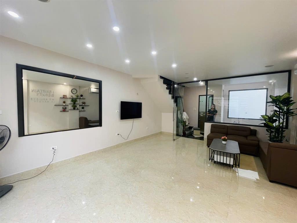 Cho thuê nhà khu phân lô văn cao, dt 45m2, 4 p.ngủ full đồ.