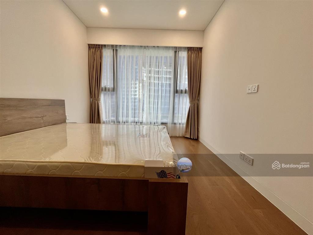 Bán căn 1pn  64m2 the river thủ thiêm, view đông nam nội thất cơ bản giá chỉ 11,5 tỷ