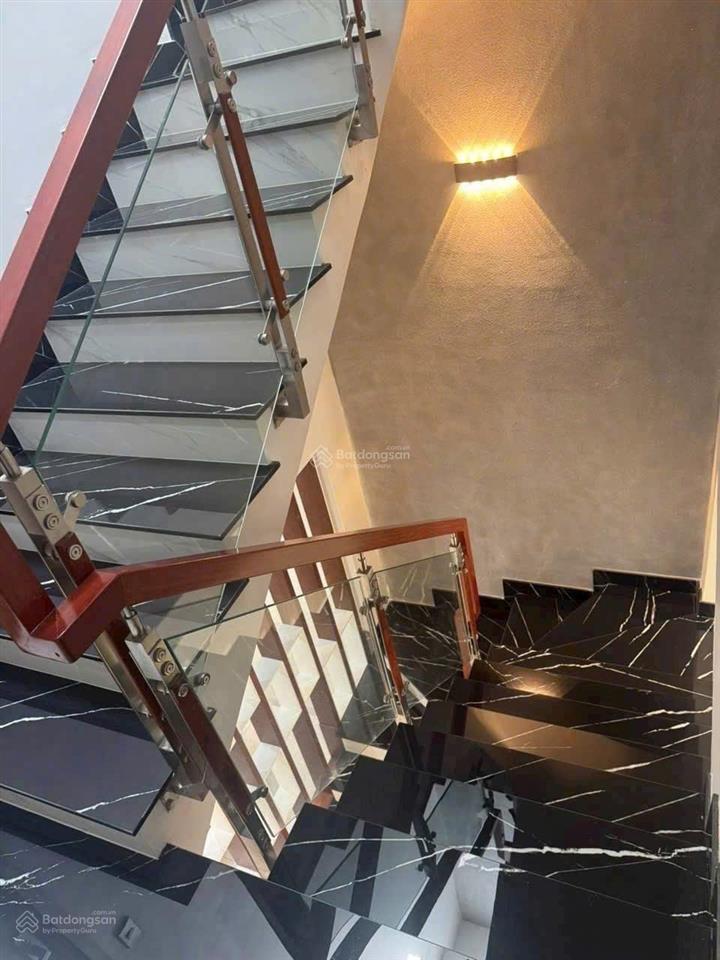 Nhà mới trệt 2 lầu, đường 38 hiệp bình chánh ngay chợ hiệp bình, giáp đường phạm văn đồng.