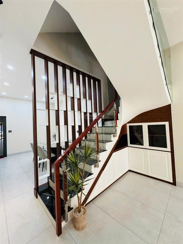 Nhà mới trệt 2 lầu, đường 38 hiệp bình chánh ngay chợ hiệp bình, giáp đường phạm văn đồng.