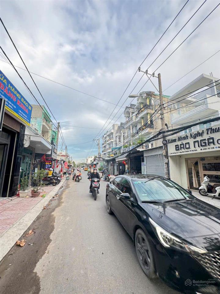 Nhà mới trệt 2 lầu, đường 38 hiệp bình chánh ngay chợ hiệp bình, giáp đường phạm văn đồng.